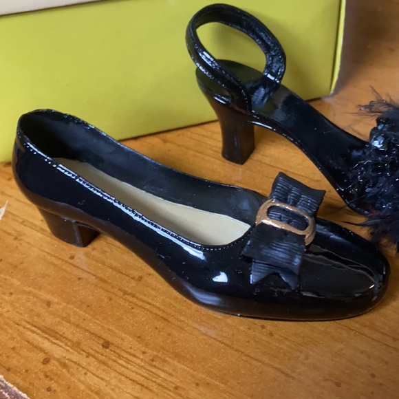 2 Collectible shoe figurines by Sarna Inc - Picture 3 of 9